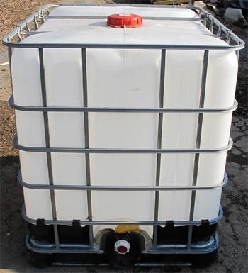 275 Gal Water Tank Rental with Garden Hose Fitting