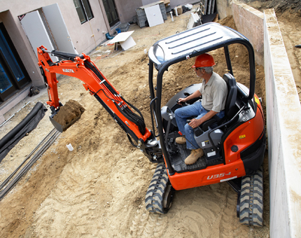 Mini Excavator Digger Rental, 3.5 Ton Takeuchi 11' Depth. 3