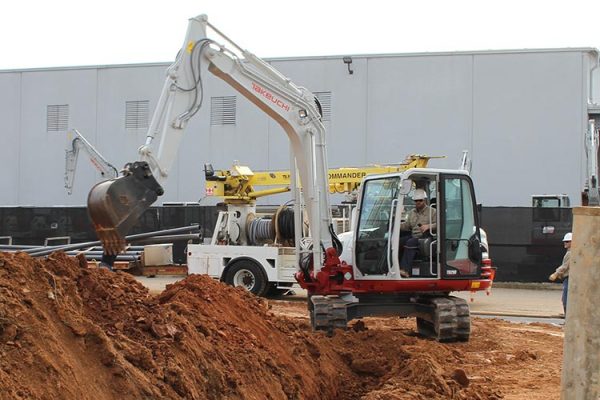Takeuchi Excavator Digger Rental 8 Ton w/ Hydraulic Thumb 4